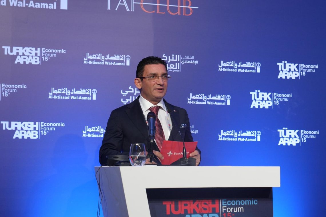 انعقد منتدى الاقتصاد التركي العربي الخامس عشر في فندق فور سيزونز البوسفور في إسطنبول، بحضور العديد من الشخصيات المهمة وممثلي الدول من عدة بلدان.